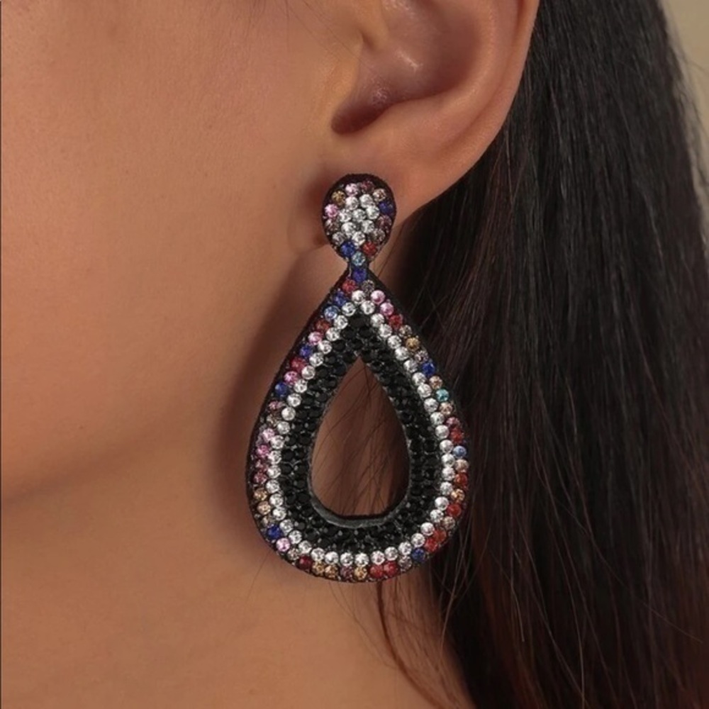 💋 Statement Rhinestone earrings